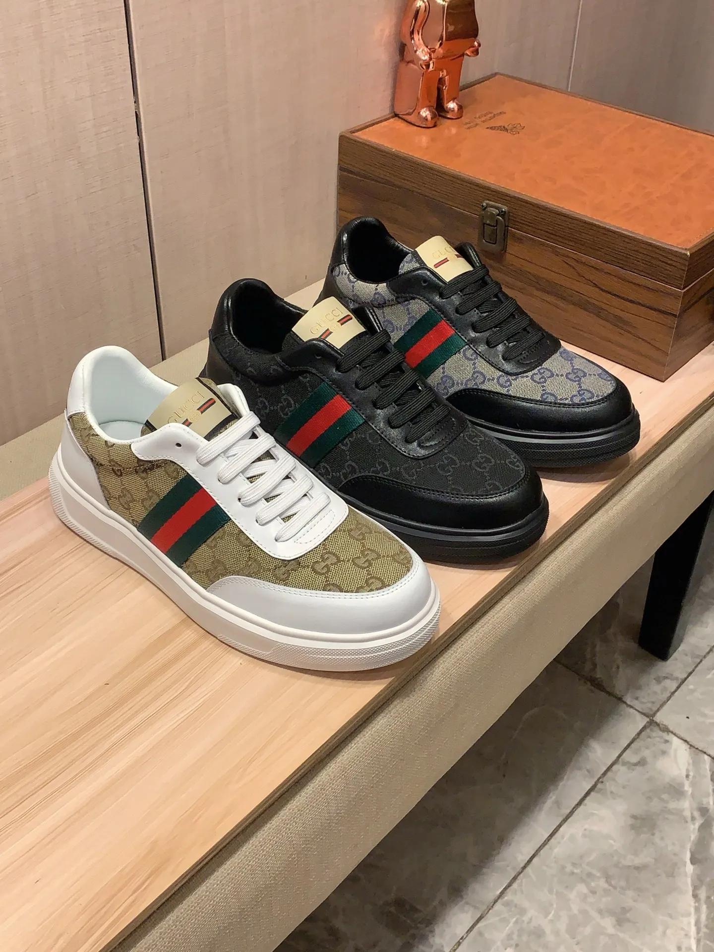 Men's Men's Shoes💰420💰💰🎩🎩[Lightning][Lightning] "Gucci*" The latest and most popular casual shoes, top brand [seduce] luxury ~ purchasing agency, top ~ quality. [Strong] The upper is made of imported breathable cowhide with material ➕ breathable sheepskin feet (•) and fine workmanship. The original stylish and stylish soft rubber wear-resistant and non-slip outsole is light and comfortable on the feet. The real thing looks better when photographed in person. 111: code: 38-44, 3️⃣ colors selected